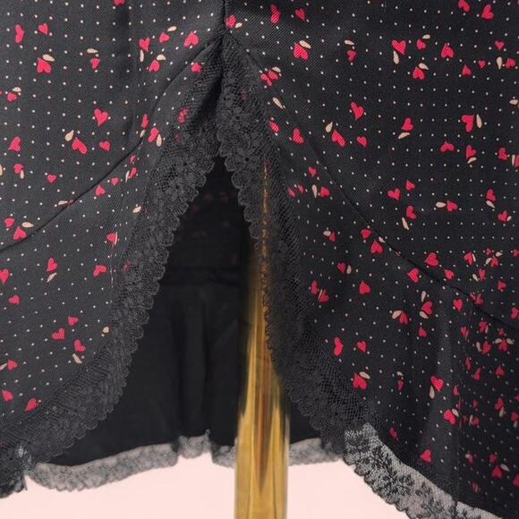 Black and red floral print - Picture 3 of 4